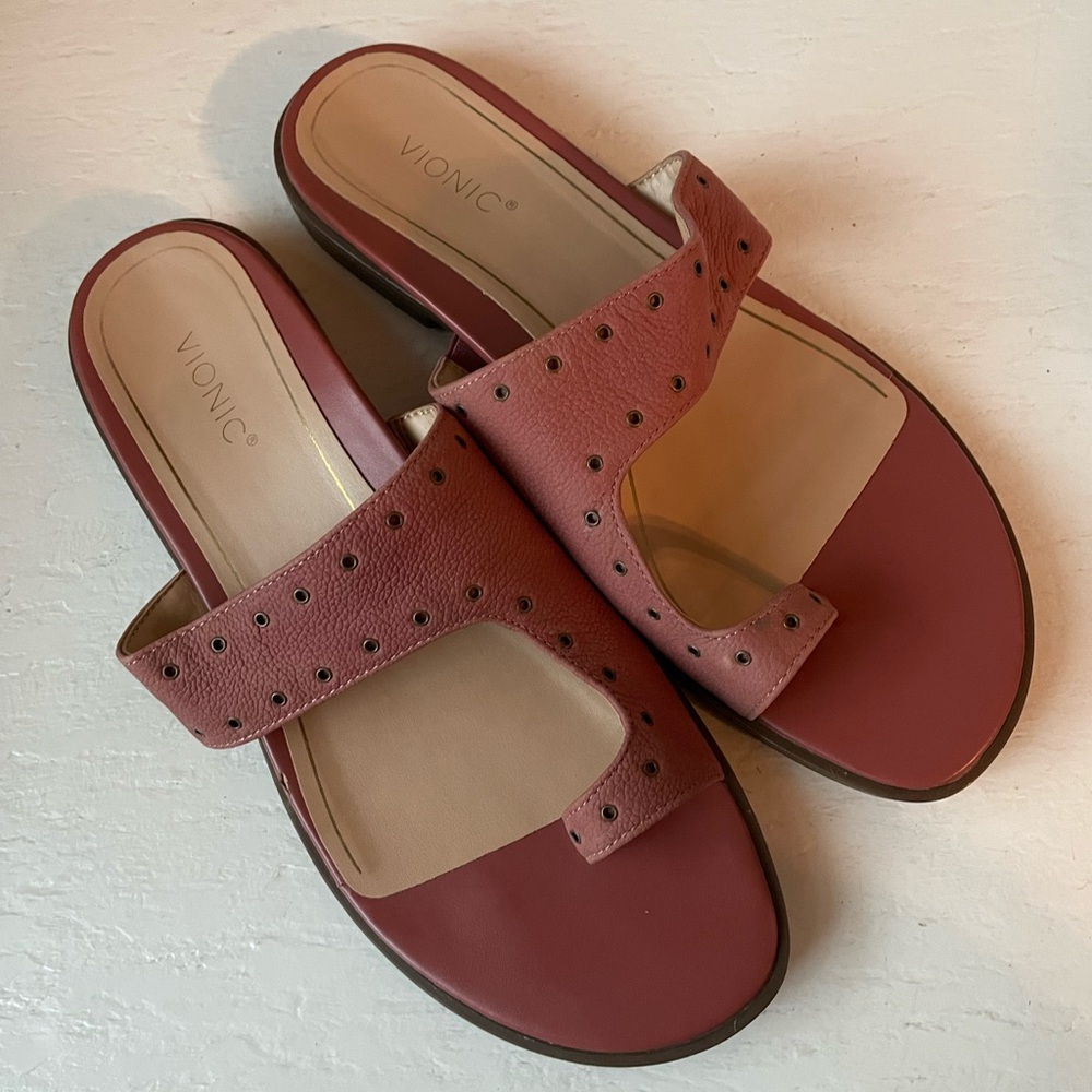 Leather vionic pink sandals! Size 9!